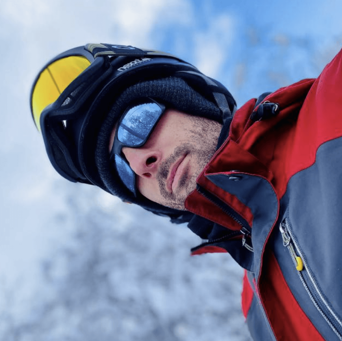 woman wearing black long-sleeved top