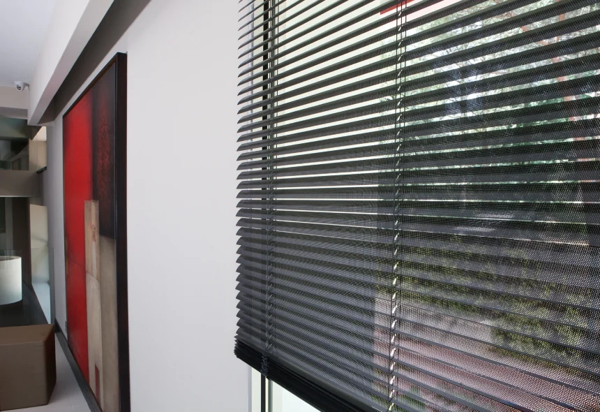 cortinas venecianas, disponibles en madera o aluminio