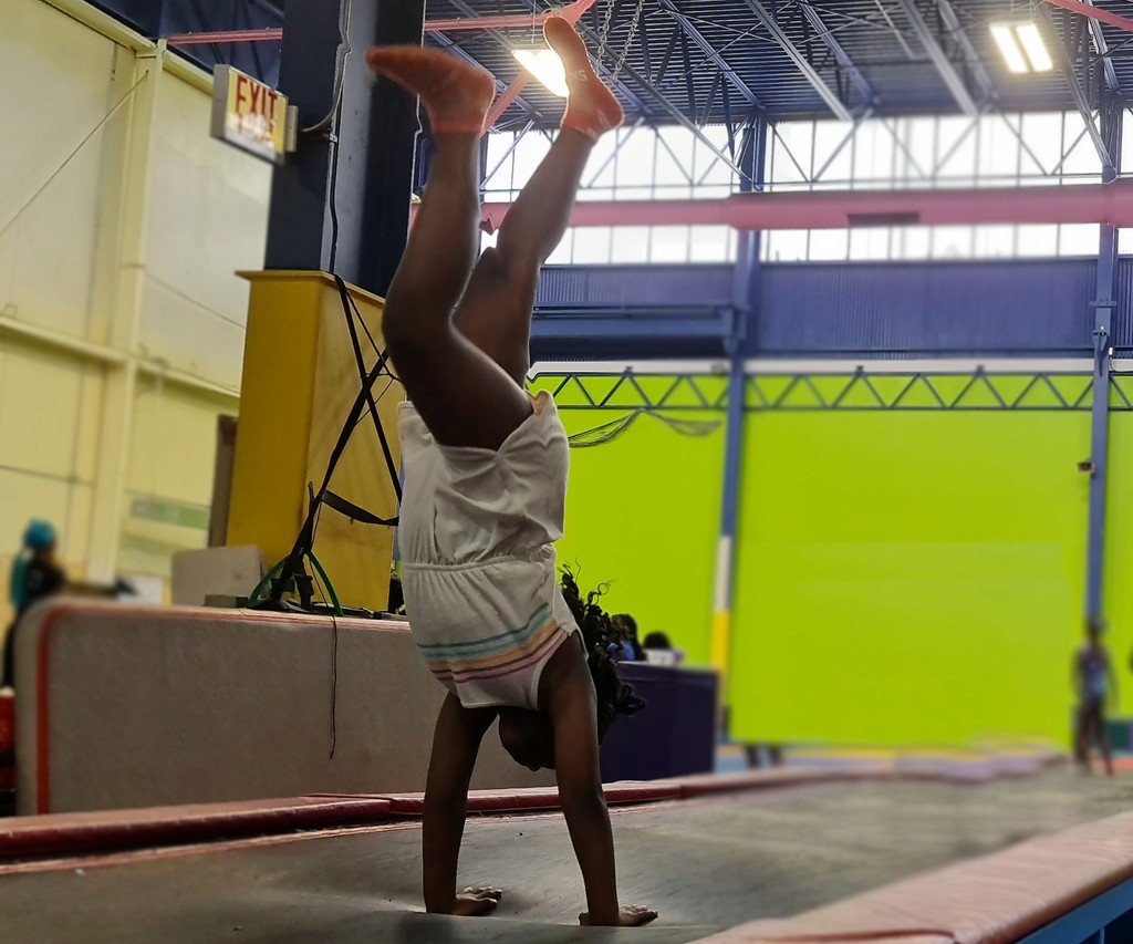 Handstand on tumbletrack