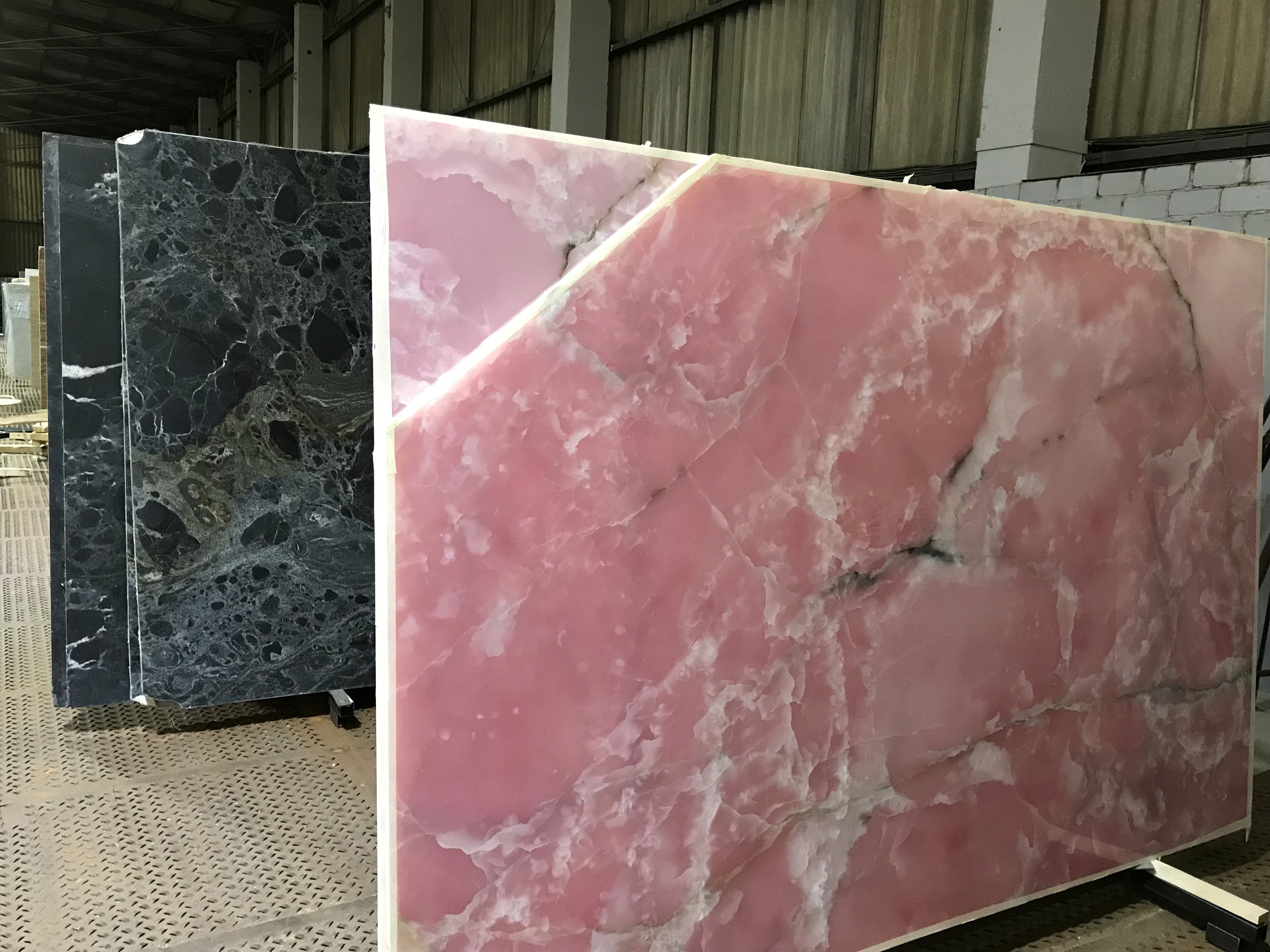 Pink Onyx Naturstein Platte für Wand, Tresen und Interior Statement Piece