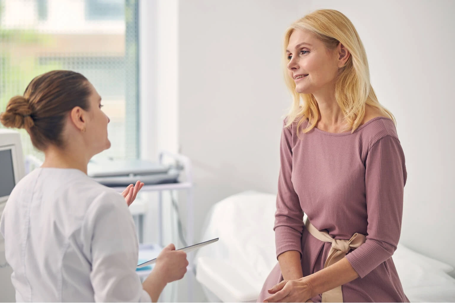 Practitioner and Patient talking about choosing the right method for Contraception
