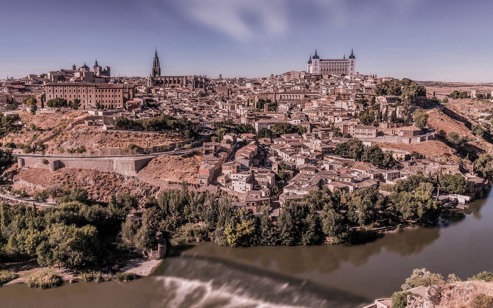 托雷多的城市景觀，包括阿爾卡薩爾和大教堂，為馬德里之旅的一部分，包括品酒和7個紀念碑。