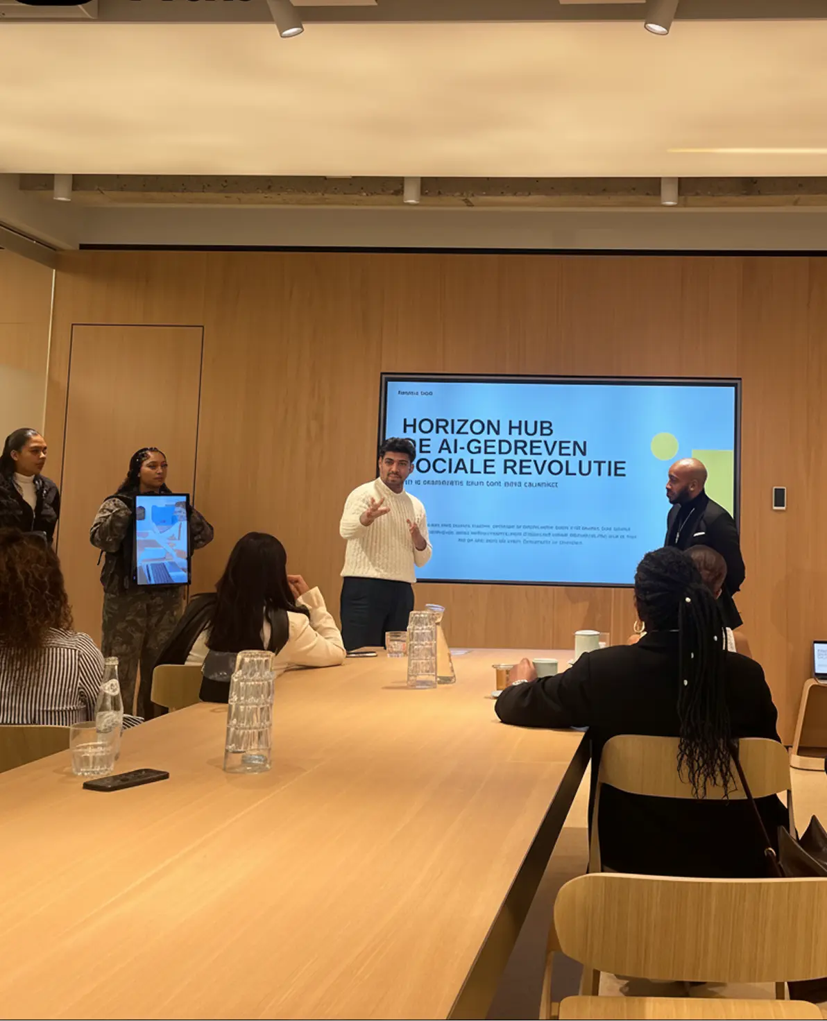 Horizon Hub presentation to a group in a boardroom