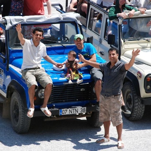 Alanya: Taurusvuorten Jeep-safari + Lounas Dimcay-joella -liput Alanyassa