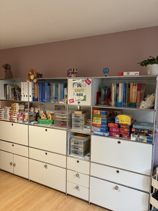 Bild von Materialschrank