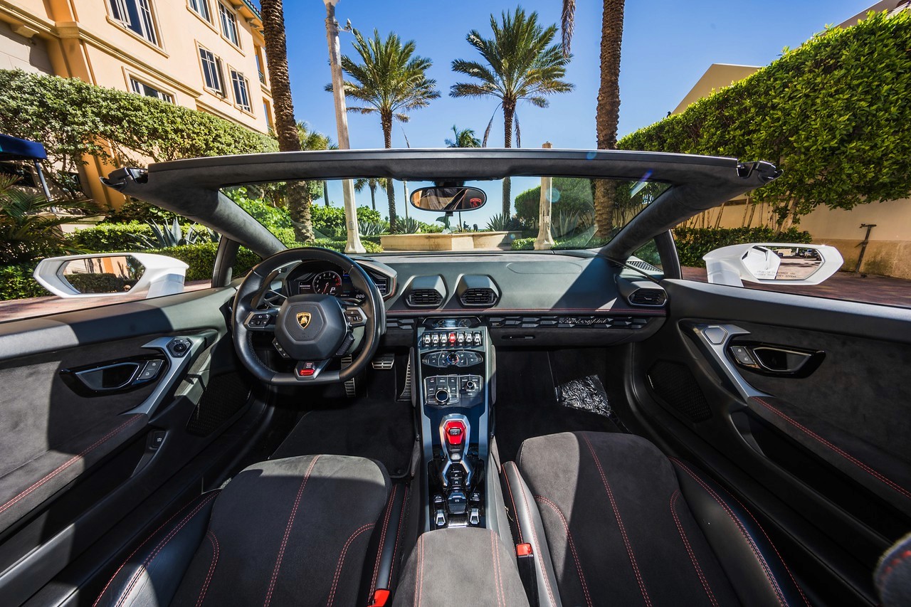 Lamborghini Huracan White on Black
