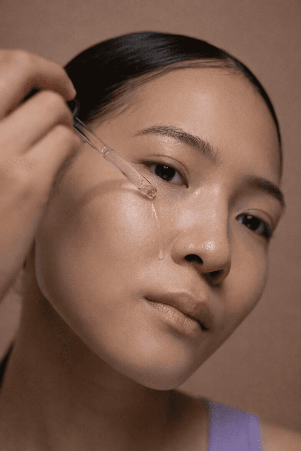 Application of facial serum for skin improvement treatment