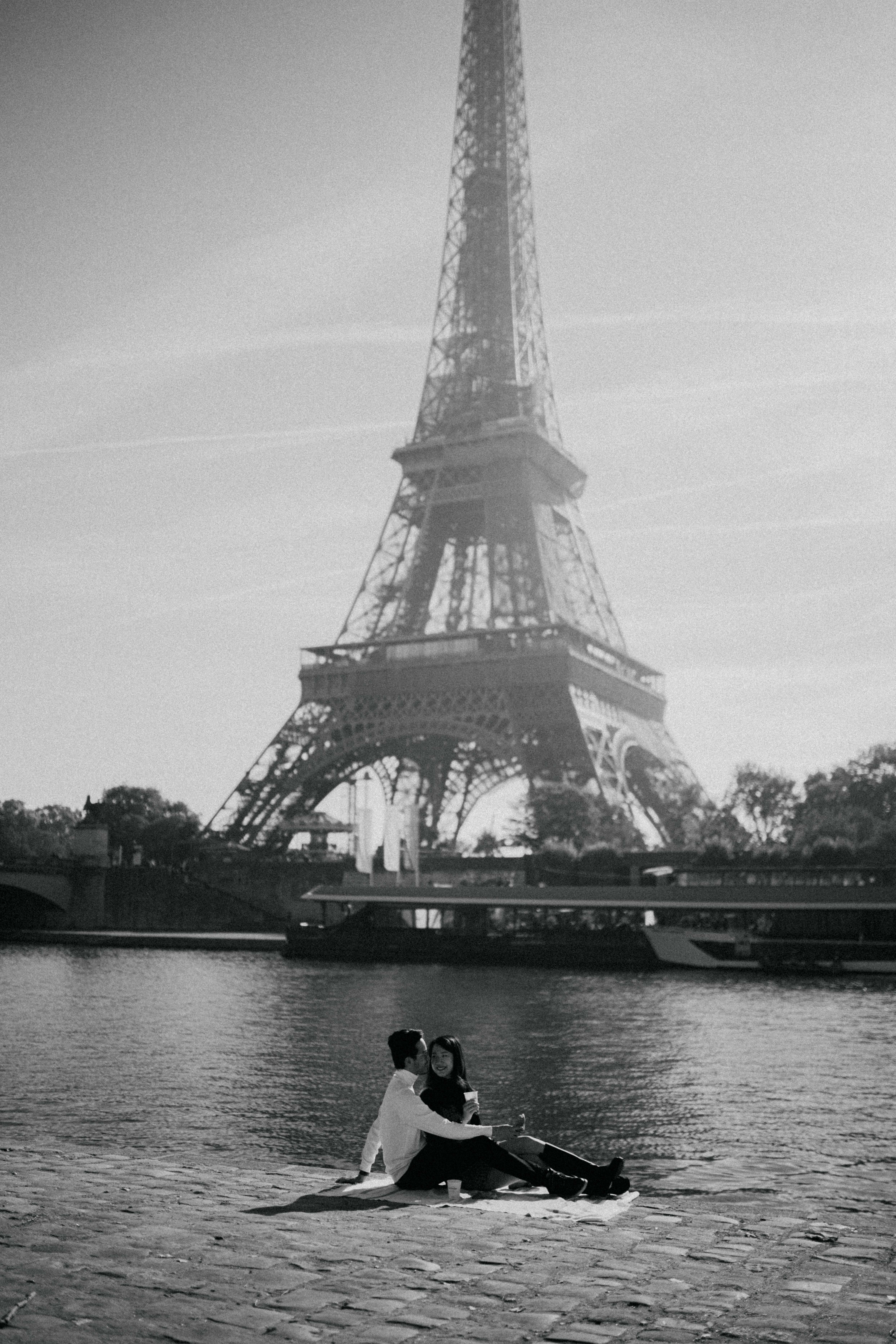 Paris Photographer - LeParisPro. Weddings, engagements, proposals, lifestyle and fashion photoshoots.