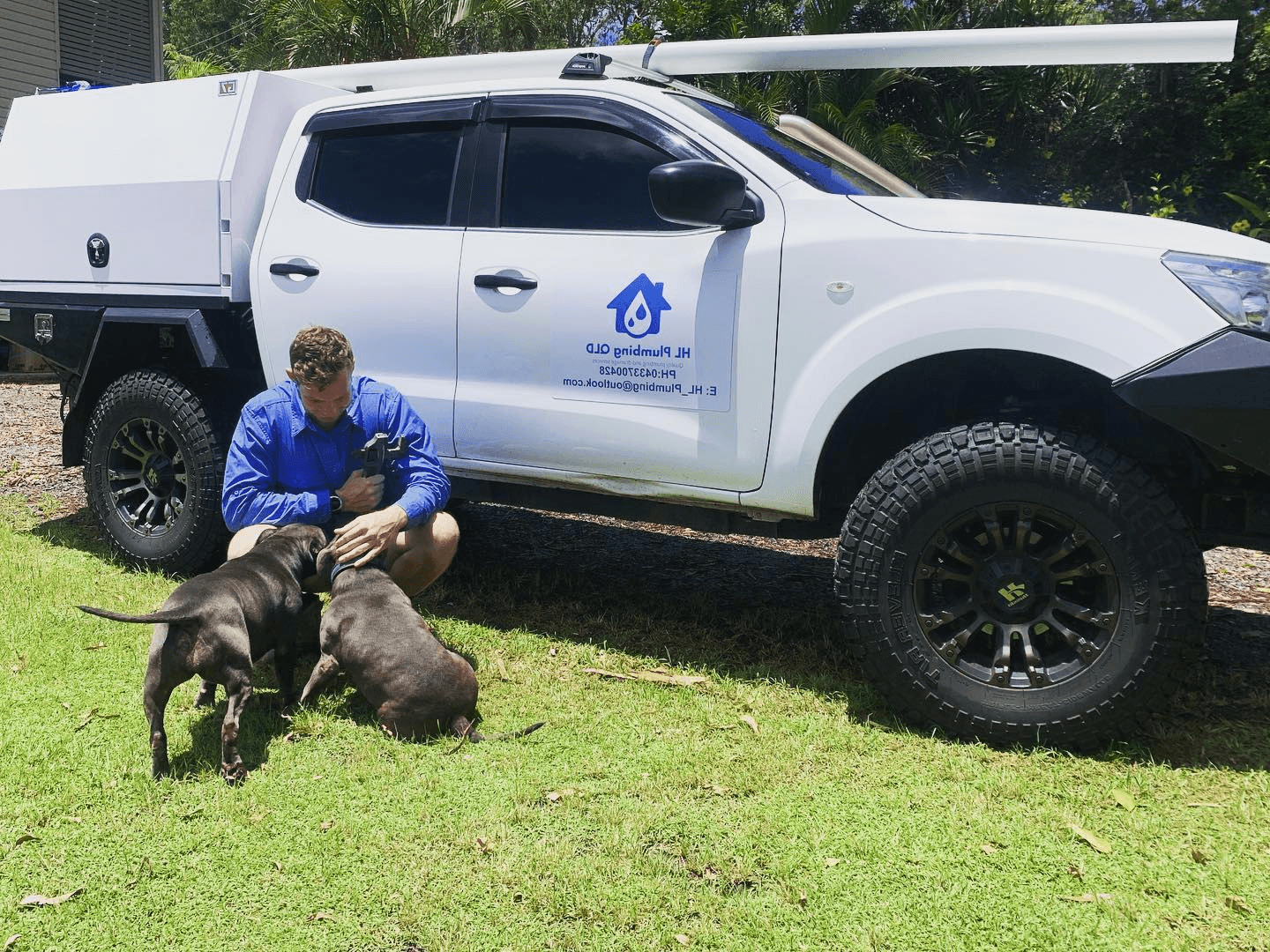 Ohana Plumbinig Sydney in front of the work vehicle