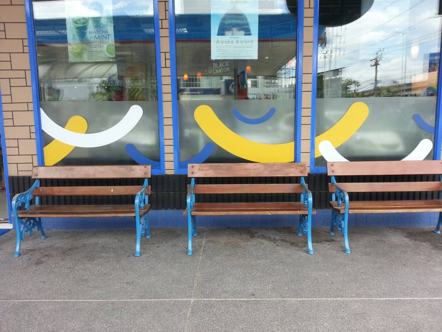 พิมพ์สติกเกอร์ติดร้านค้า จิฟฟี่