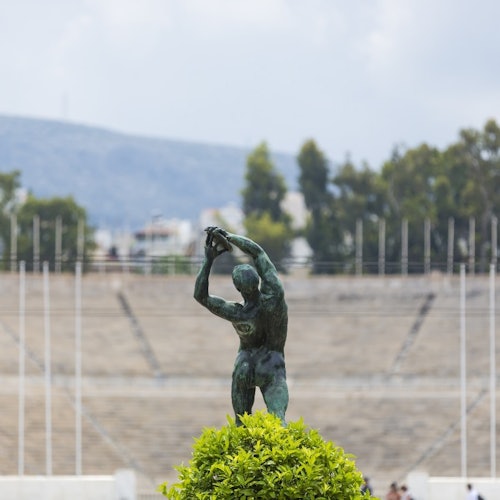 帕纳辛奈克体育场：历史悠久的体育竞技场。