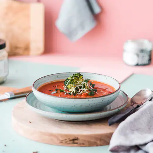 Tomatensoep met kiemen uit het 5 Day Fast menu.