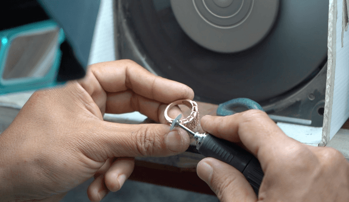 In-house lab-grown diamond jewellery manufacturing workshop in Bangkok for wholesale and OEM.