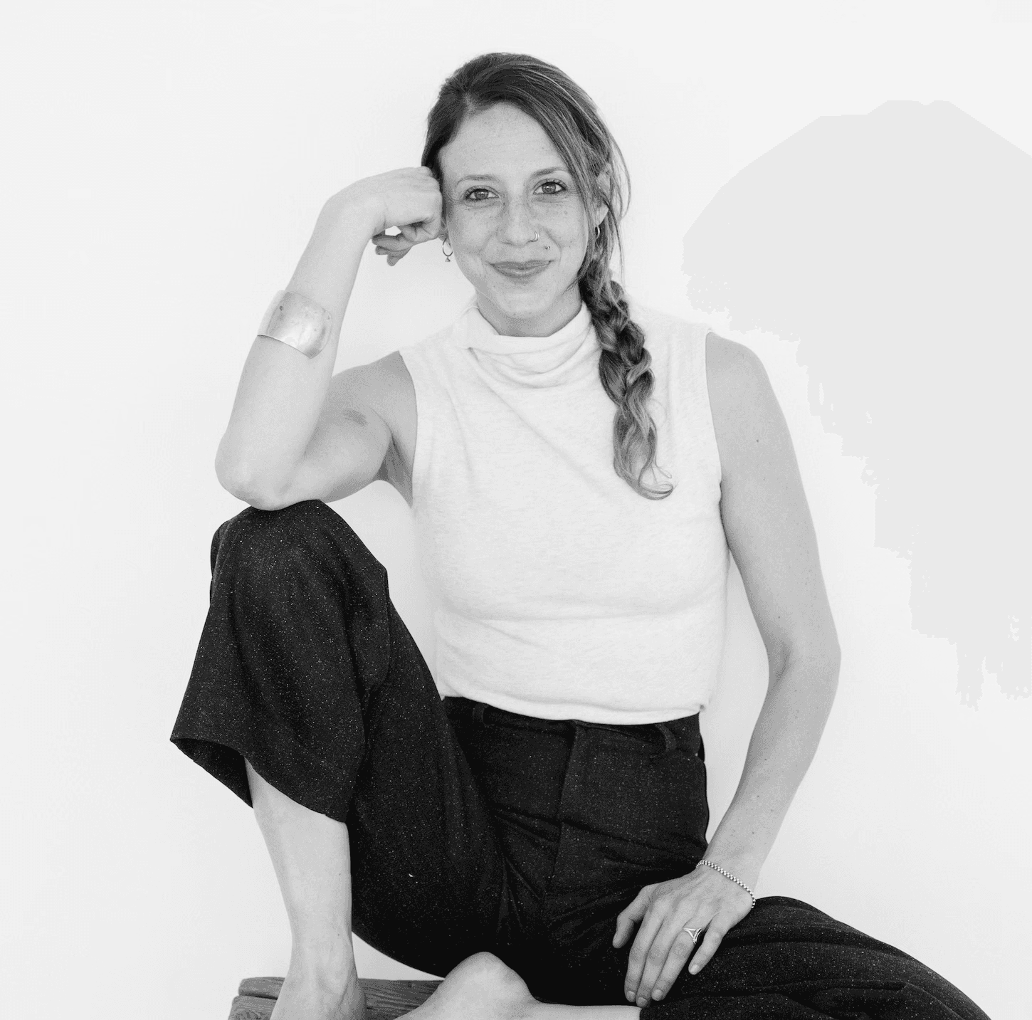 woman on focus photography