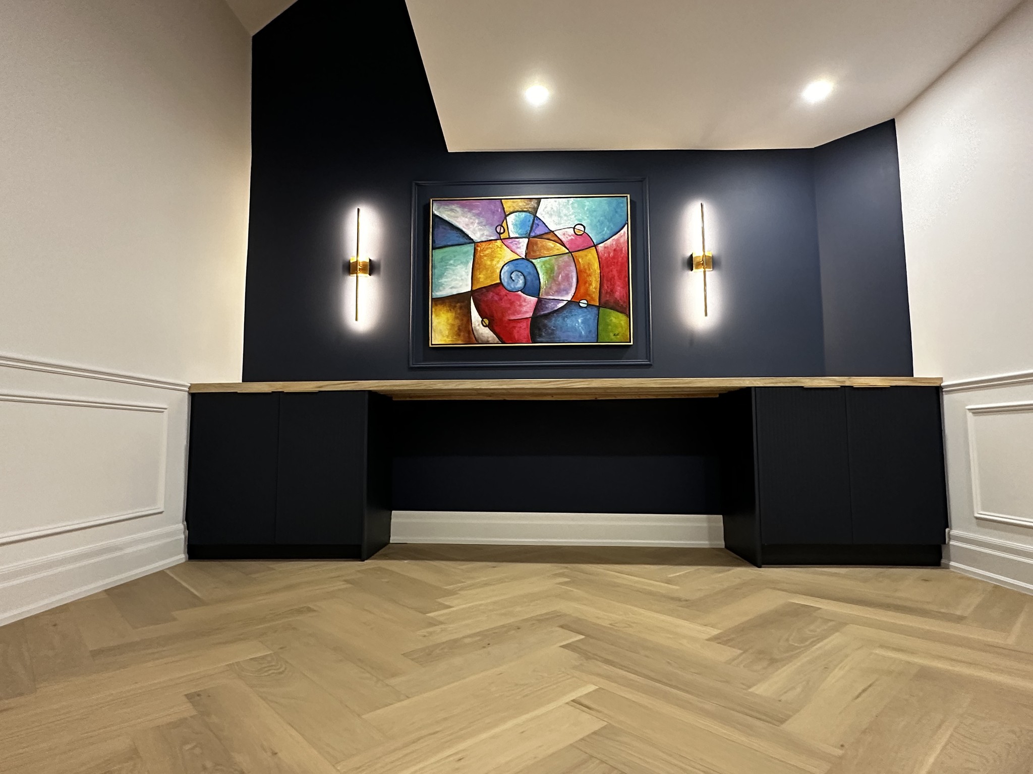 dark luxurious bedroom