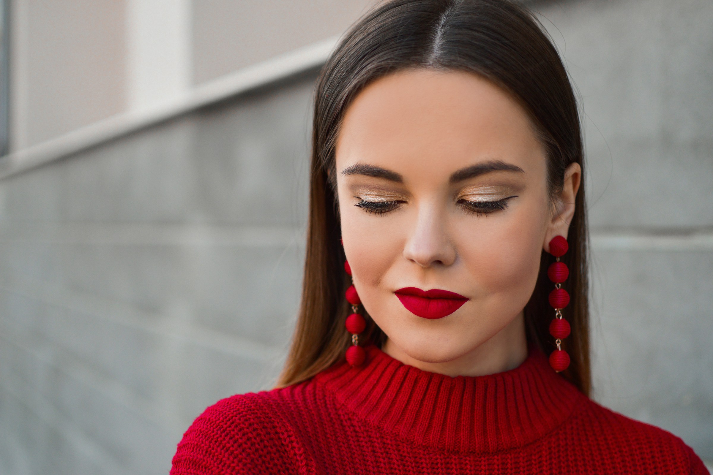 woman with red lipstick - Preppy Makeup