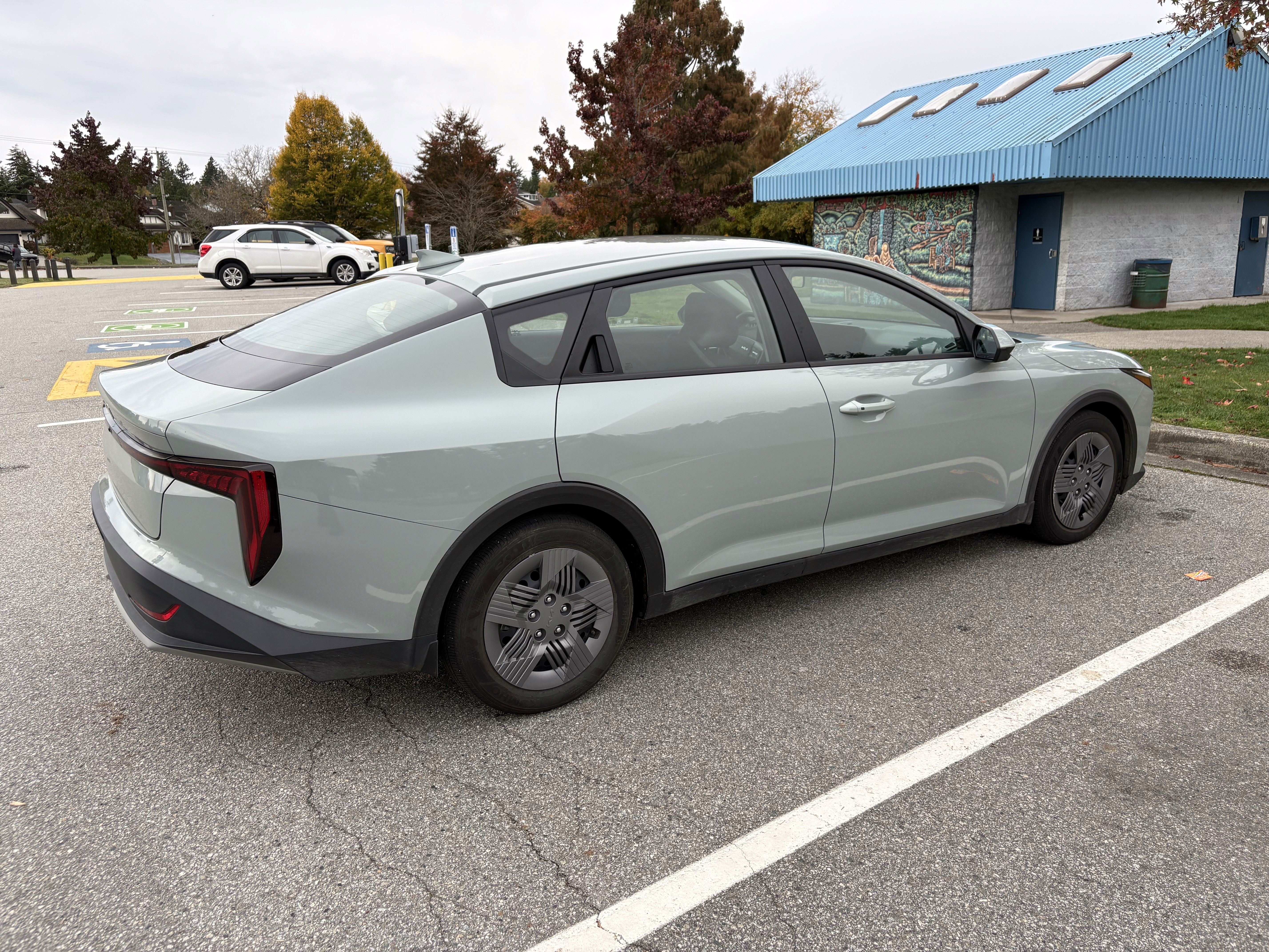 Kia K4 has a bulkier rear side