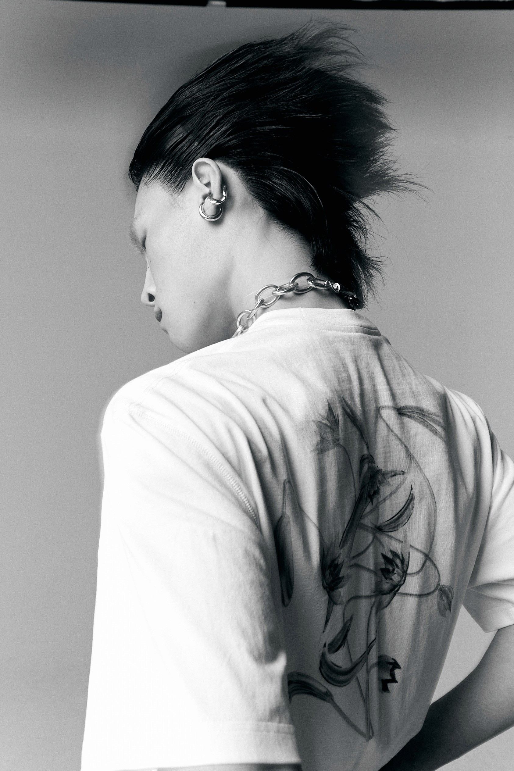 Abstract red fluid lattice forming soft diamond shapes on a pale pink background—minimal geometric texture.