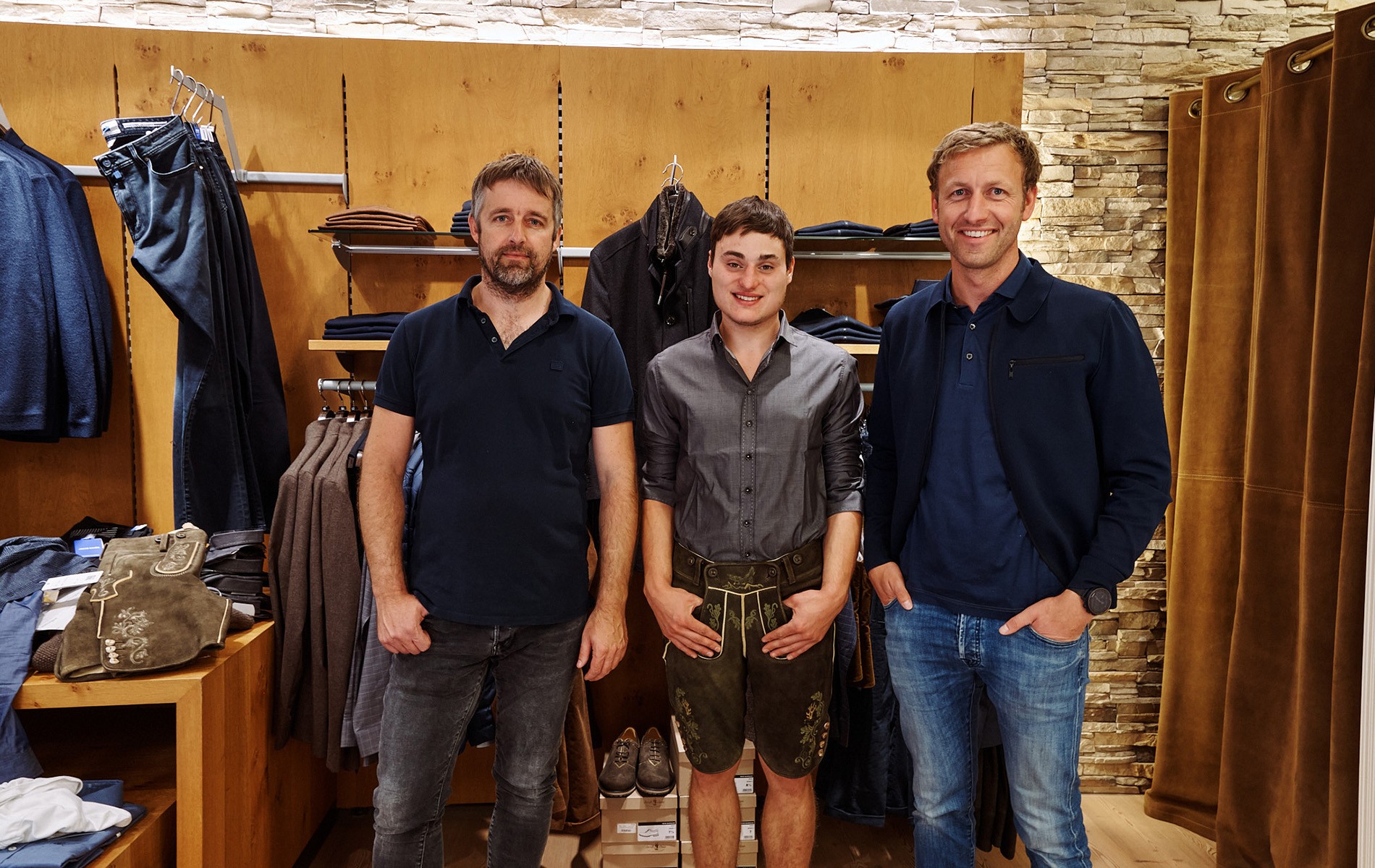 Neue Lederhose mit Hemd für unsere frisch gebackenen Gesellen
