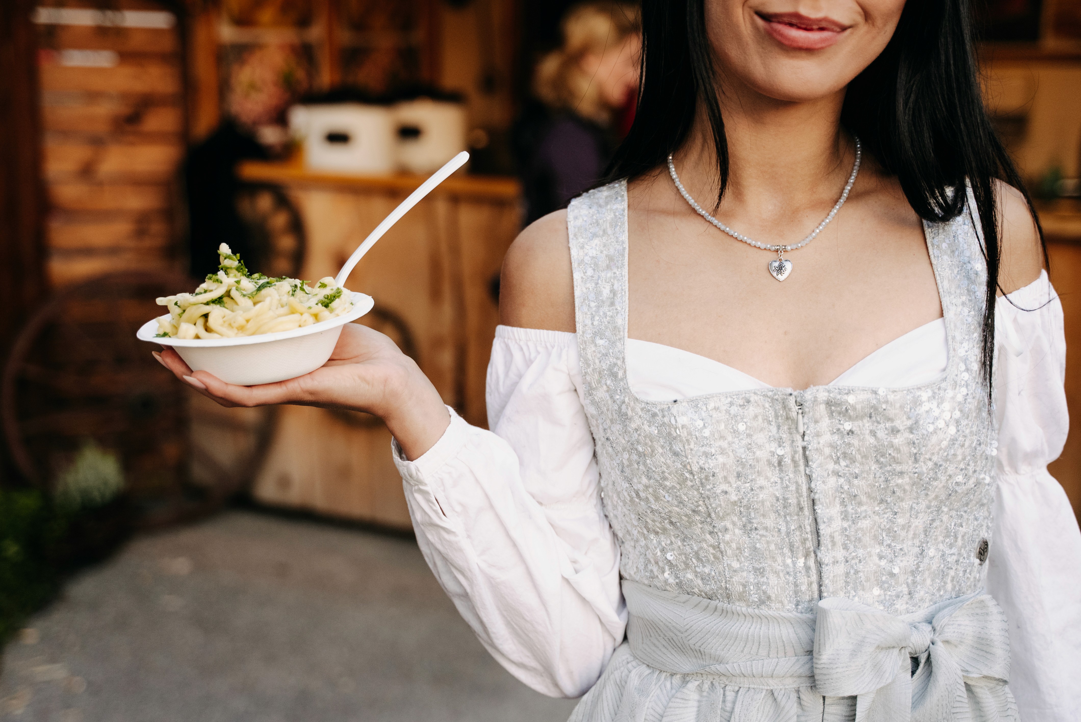 Albpizza, pizza, Gulasch, das Albdorf auf dem Cannstatterwasen und Stuttgarter Volksfest, Frühlingsfest, Event Stuttgart