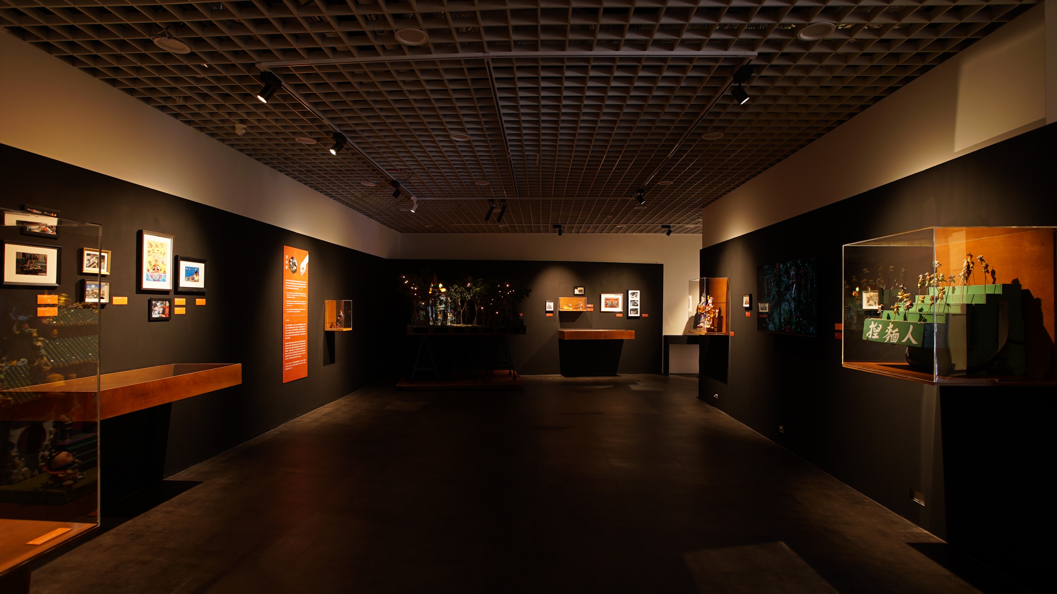 巨大力量來自微小移動 - 停格偶動畫特展 | exhibitions | 台北偶戲館 | 3/3 TRIO DESIGN 三分之三設計