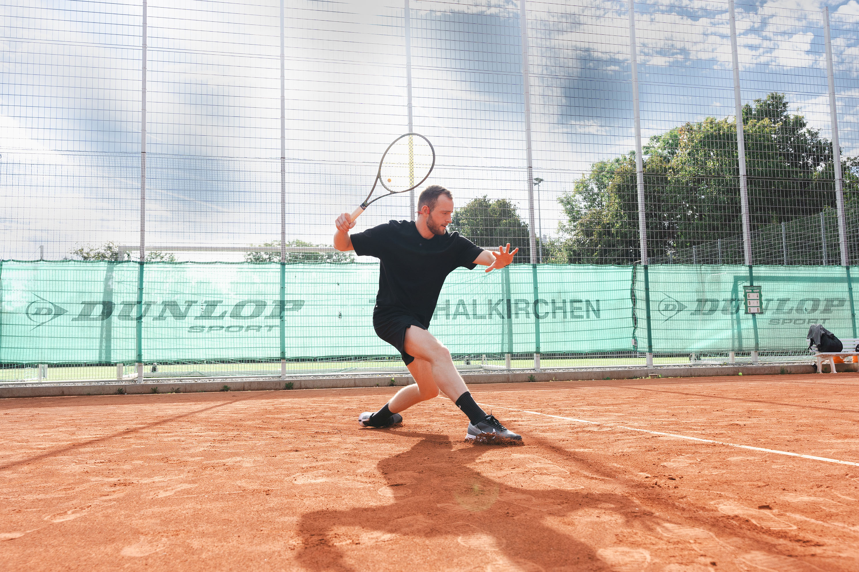 Tennisspieler in der Vorbereitung für die Vorhand