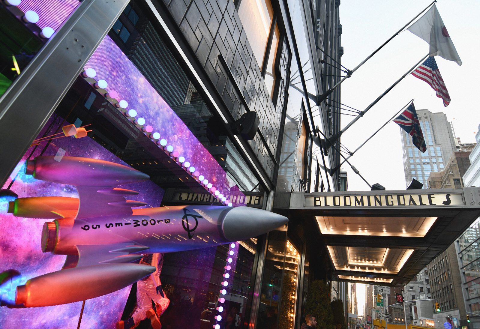 Experiential Marketing in 2021: Growing Customer Connections – hero image illustrating experiential marketing 2021 growing customer