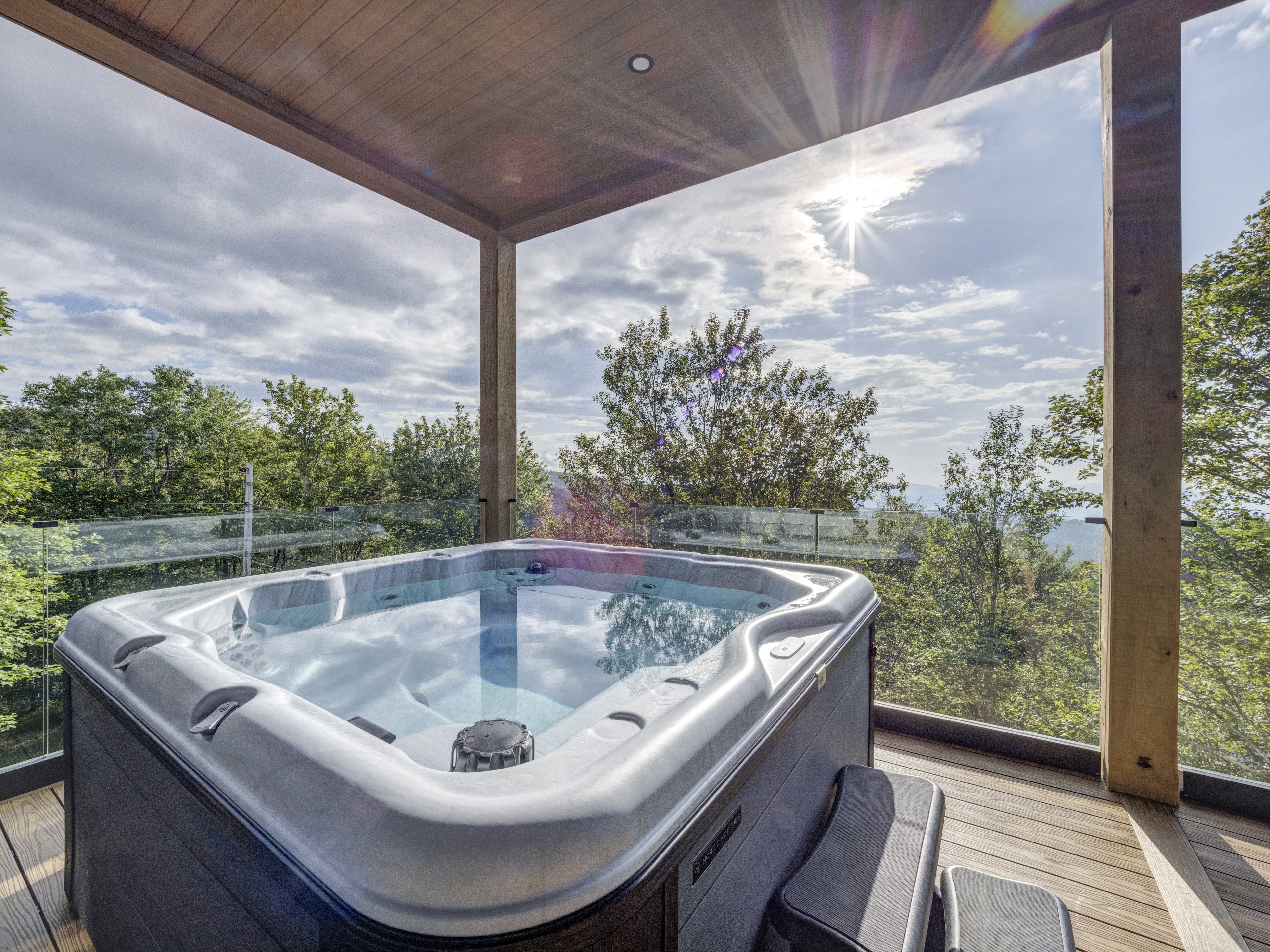 amazing views to blue ridge monutains in a hot tub in beech mountain