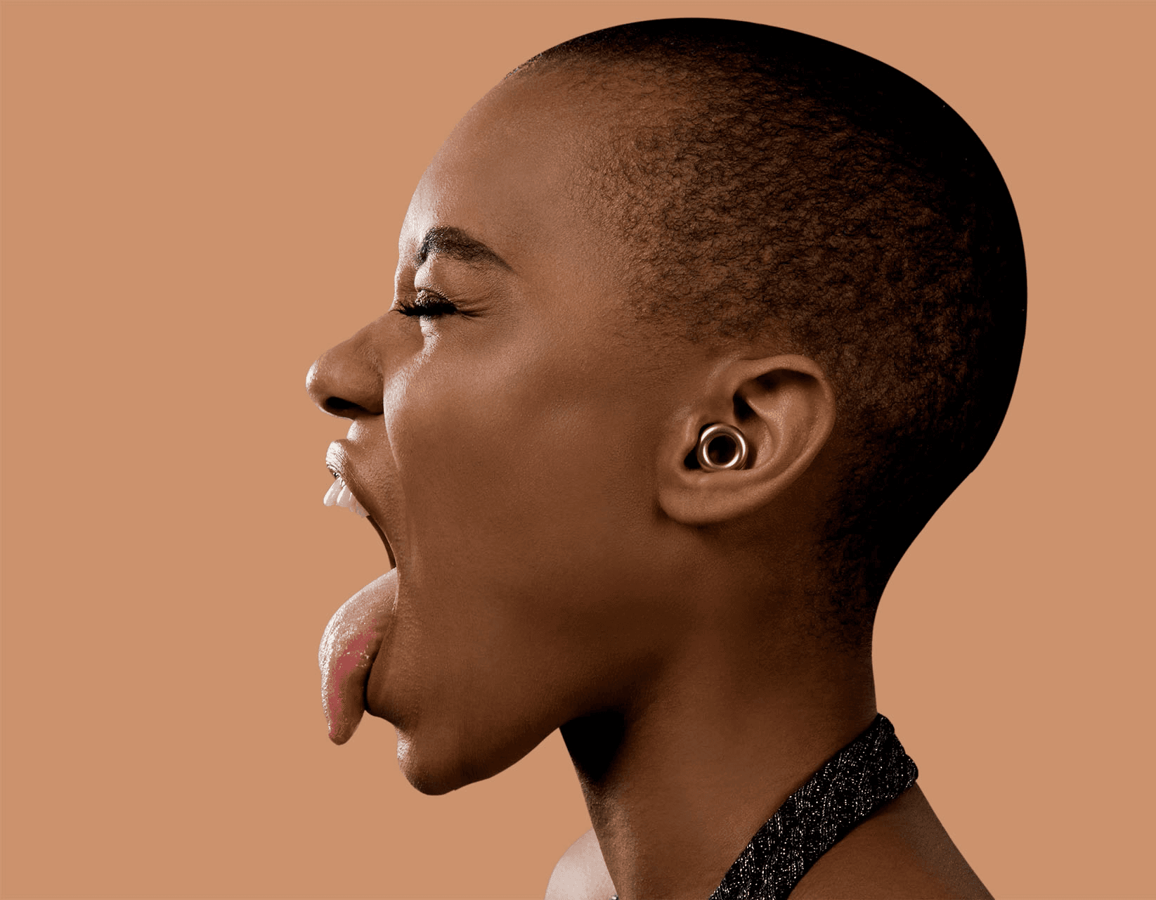 loop earplugs female model