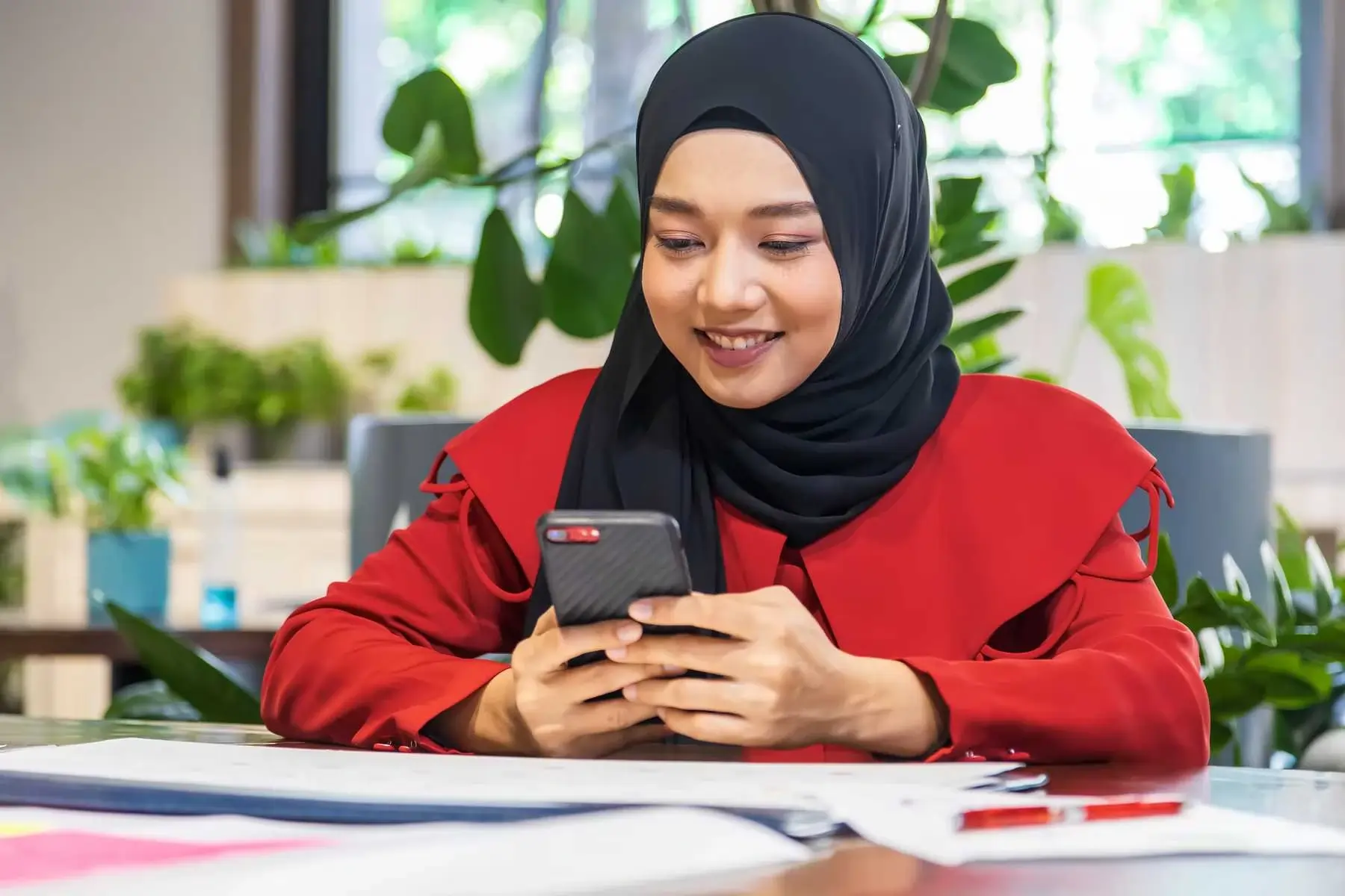 woman using cellphone for voice-to-invoice invoice creation