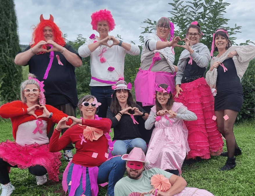 Équipe et habitants autour du projet du Centre Social