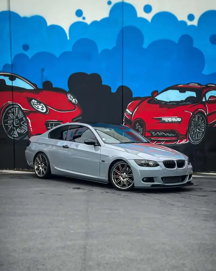 BMW 335i importée du Royaume-Uni