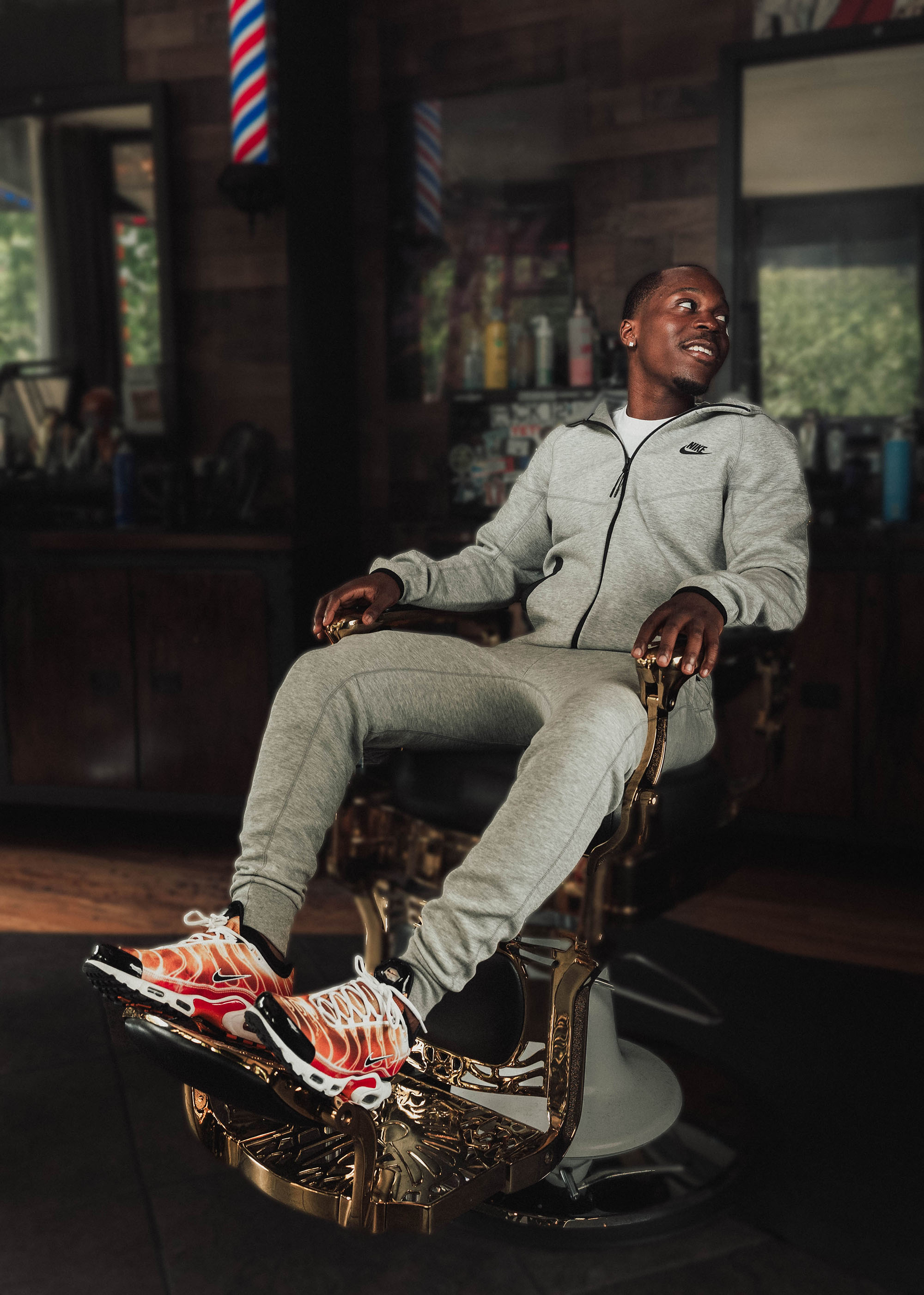 Quickie Studio captured Nike and Foot Locker’s Chicago community campaign inside a local barbershop, highlighting culture, style, and connection through authentic photo storytelling.