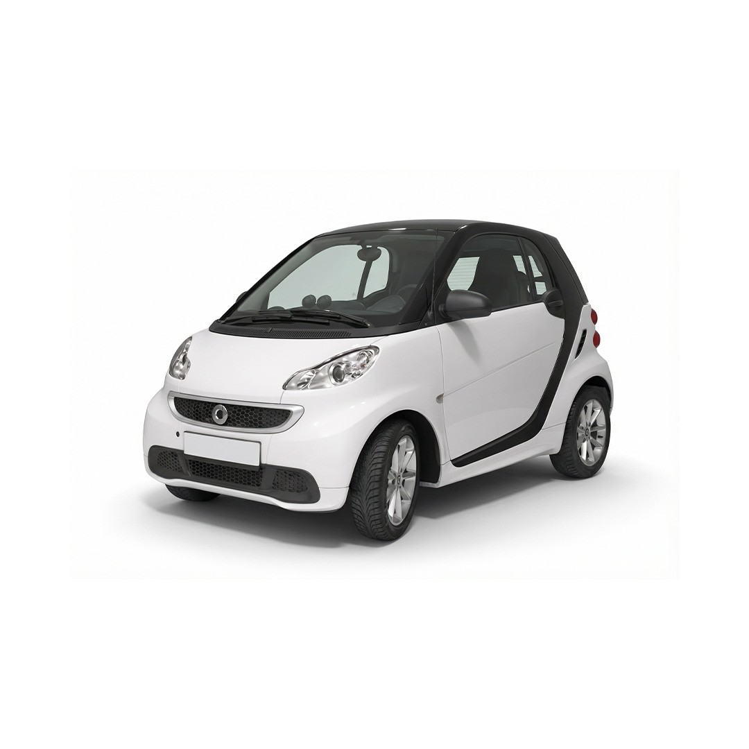 Weißer Smart Fortwo 451 mit 71 PS, kompaktes Cityfahrzeug zur Miete in Heidelberg, ideal für kurze Strecken und Innenstadtfahrten.