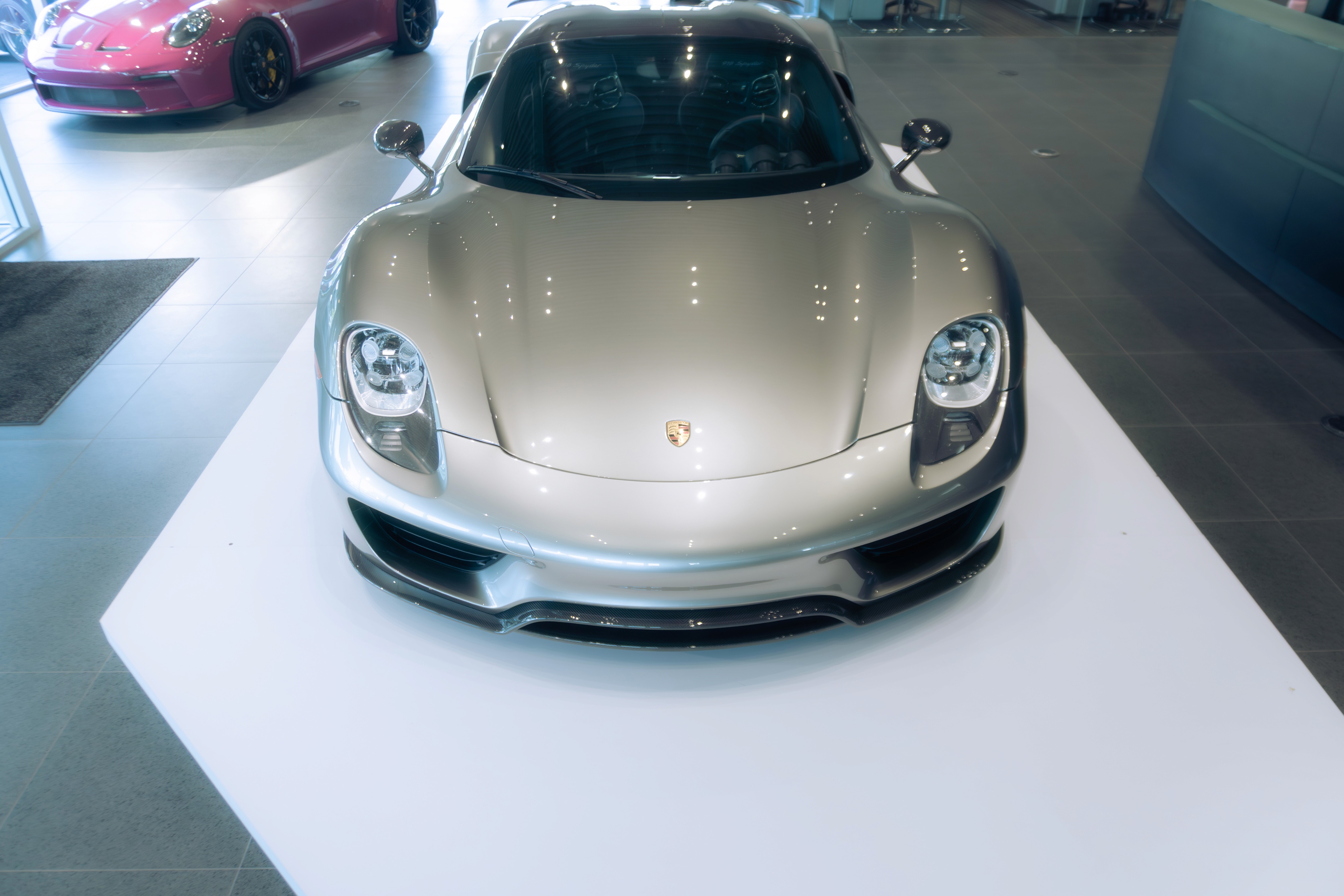918