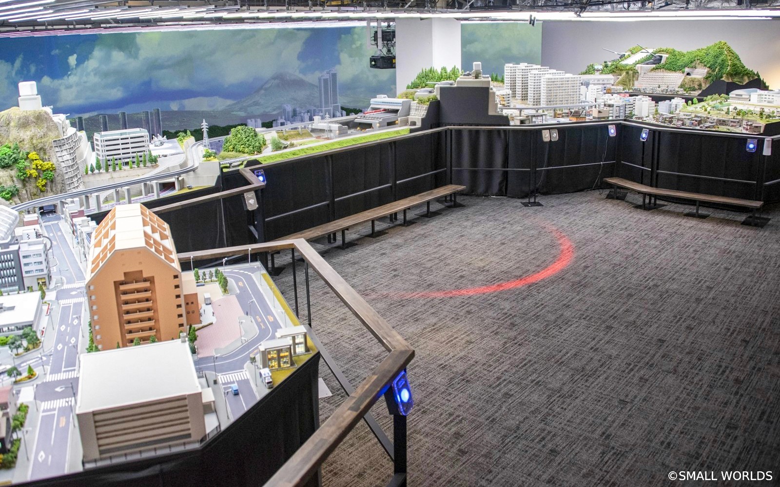 Paisaje urbano en miniatura en Small Worlds Tokyo con Pase de Admisión.