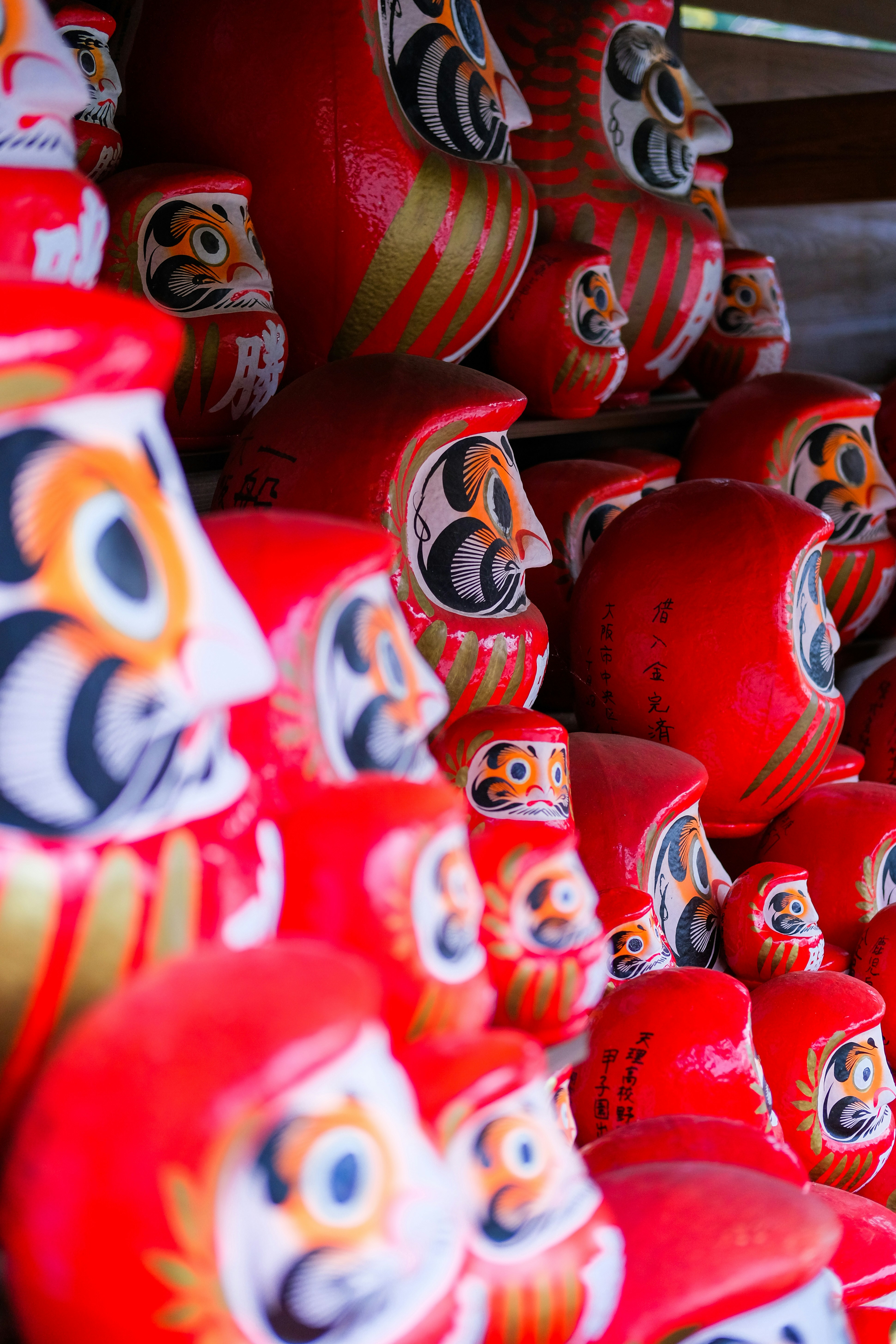 Photo of lots of Daruma dolls in Japan