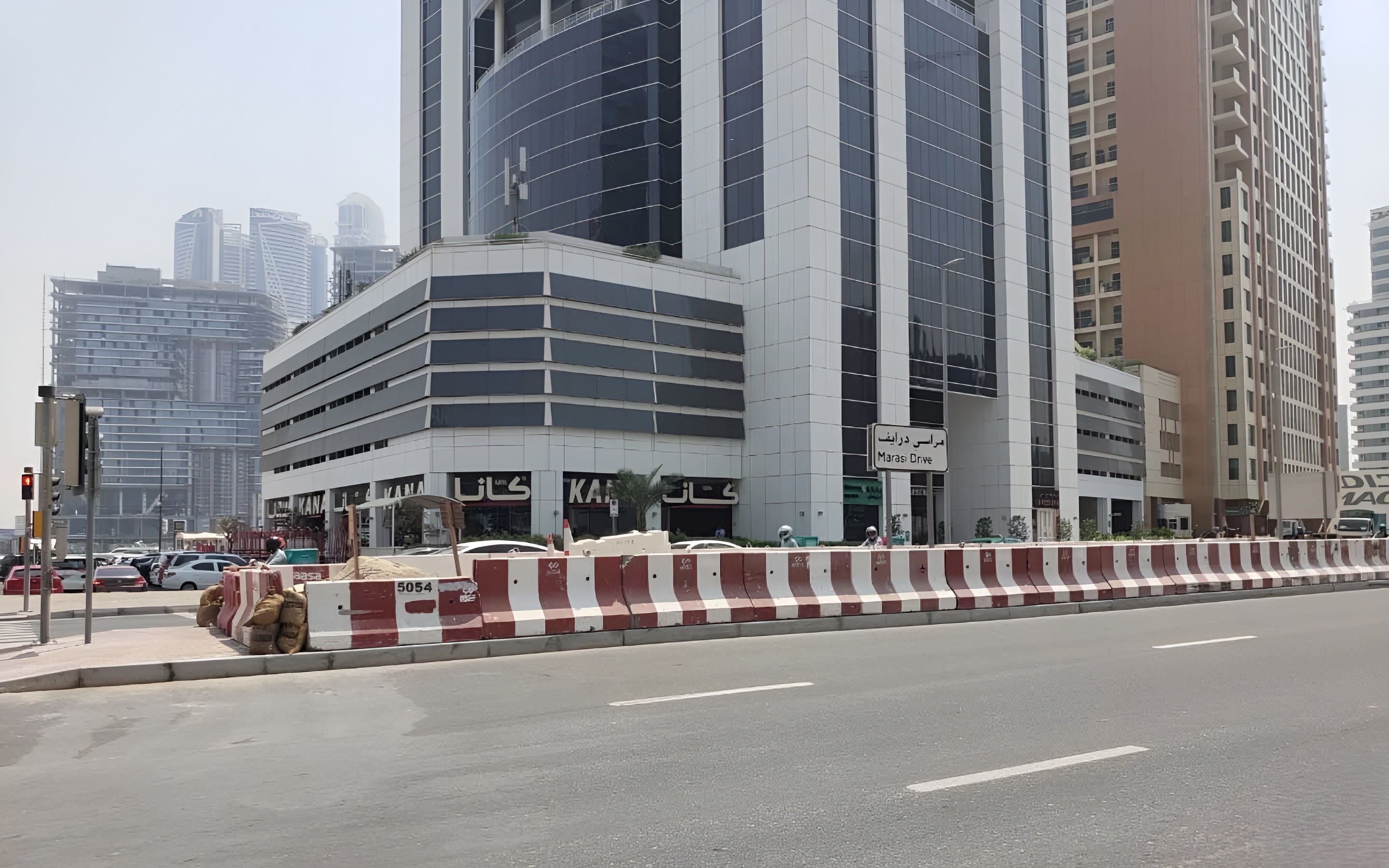 Main entrance of Fifty One Tower. Professional reception area in a Business Bay commercial landmark. Agent showing.