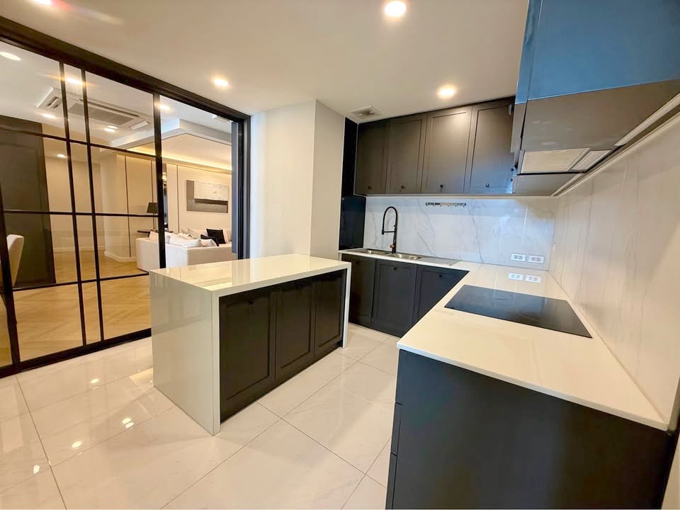 Sukhumvit 24 3-Bedroom Pet-Friendly Residence Phrom Phong 2