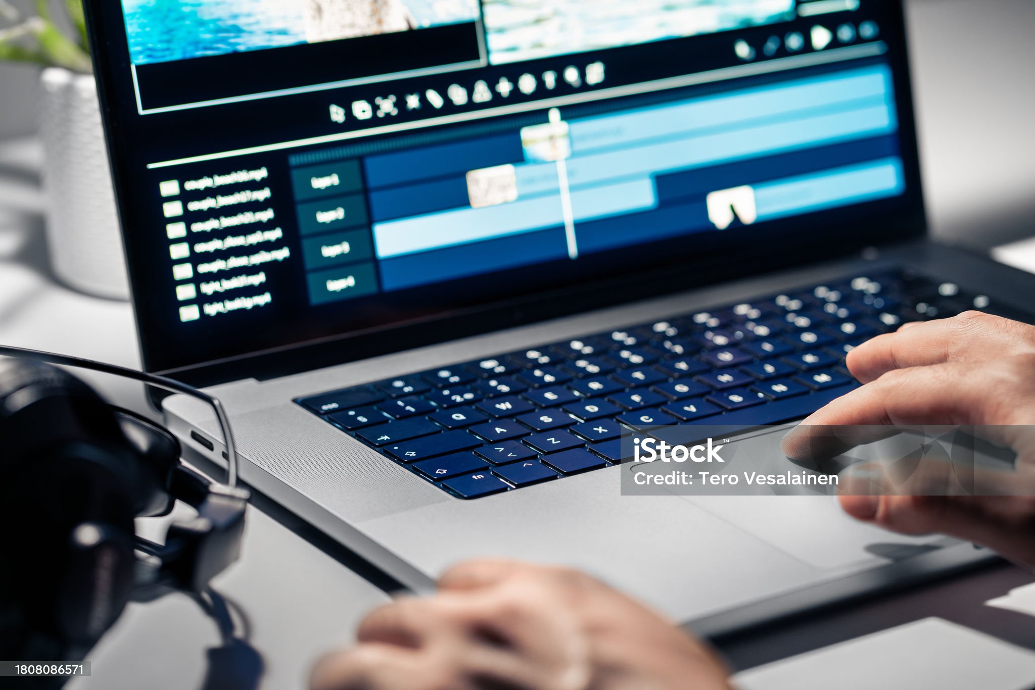 man in white crew neck shirt