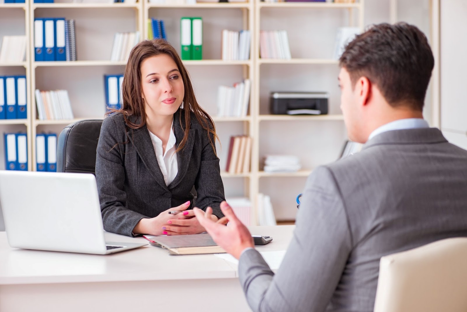 The Ultimate Guide to Active Listening in Sales