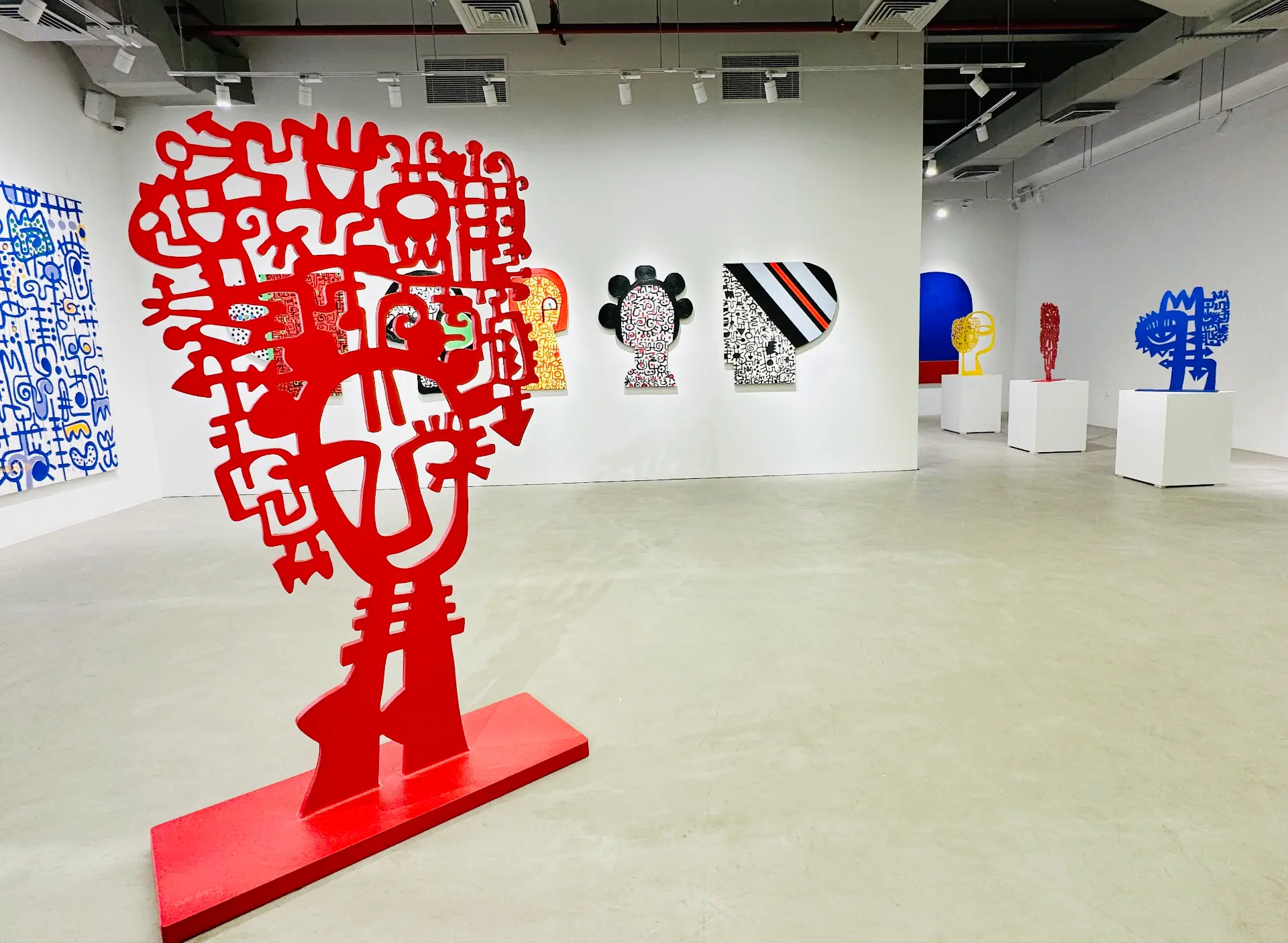 Dancing Maiden, 2023
Painted aluminum
197 cm x 45 cm x 115 cm