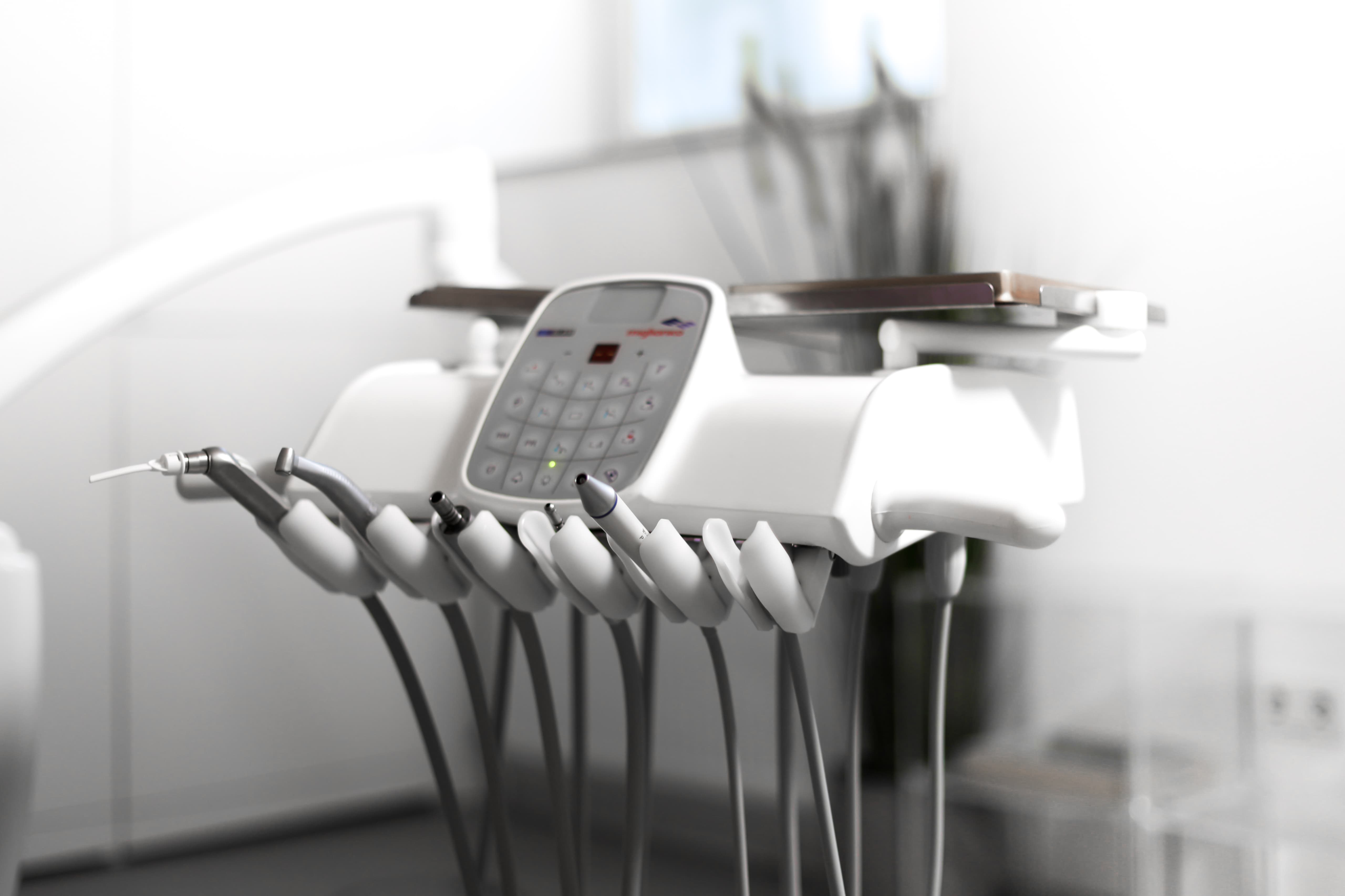 Ausstattung eines Zahnarzt Behandlungsstuhls