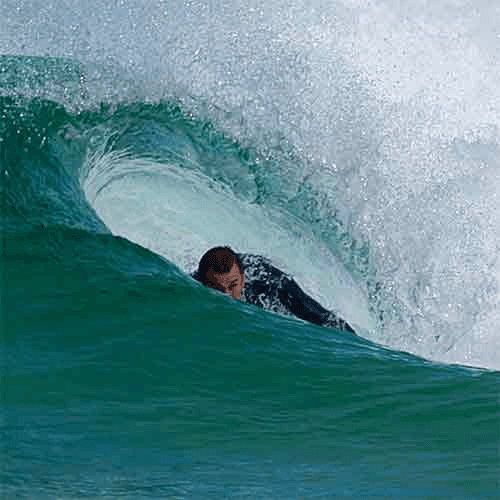 Surfer riding a wave – surfboard rental in Tweed Heads