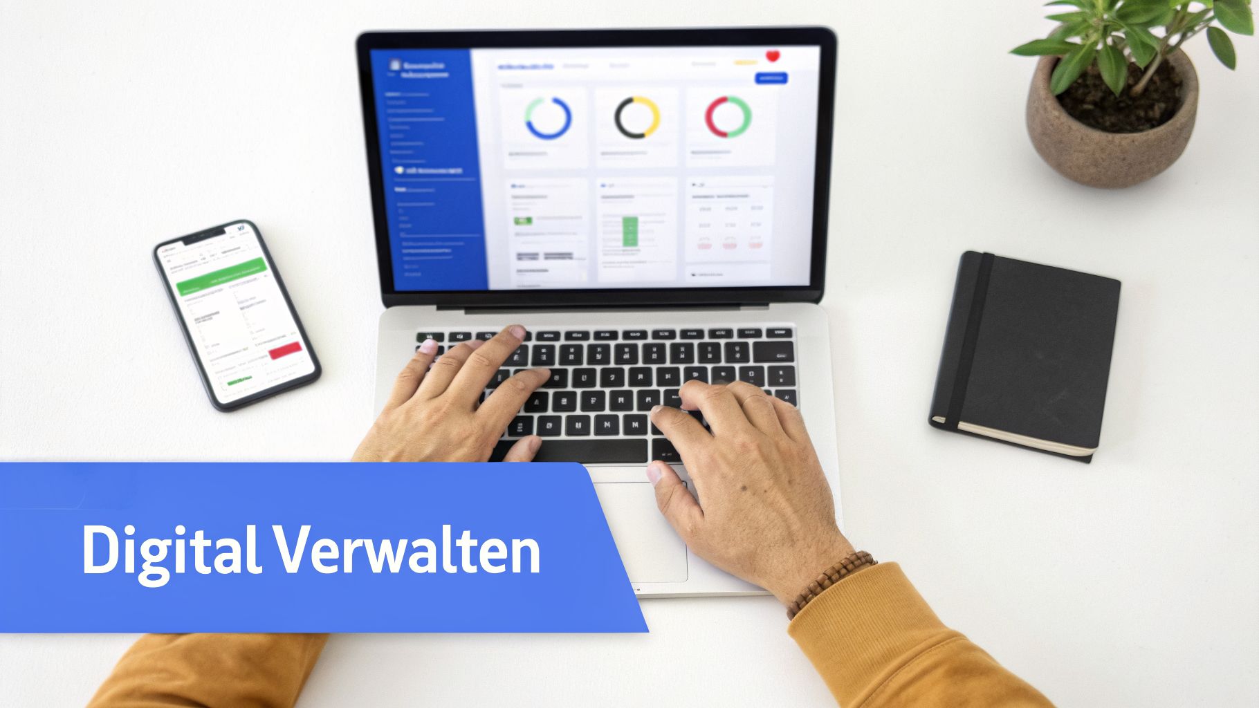 Hände tippen auf einem Laptop mit digitalem Dashboard, daneben ein Smartphone. Thema: Digital Verwalten.