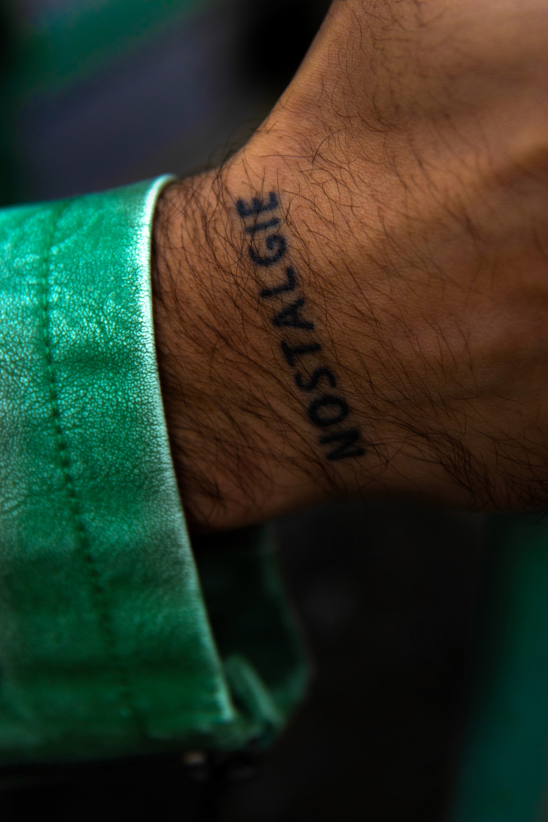 photo d'une main avec un tatouage "nostalgie'