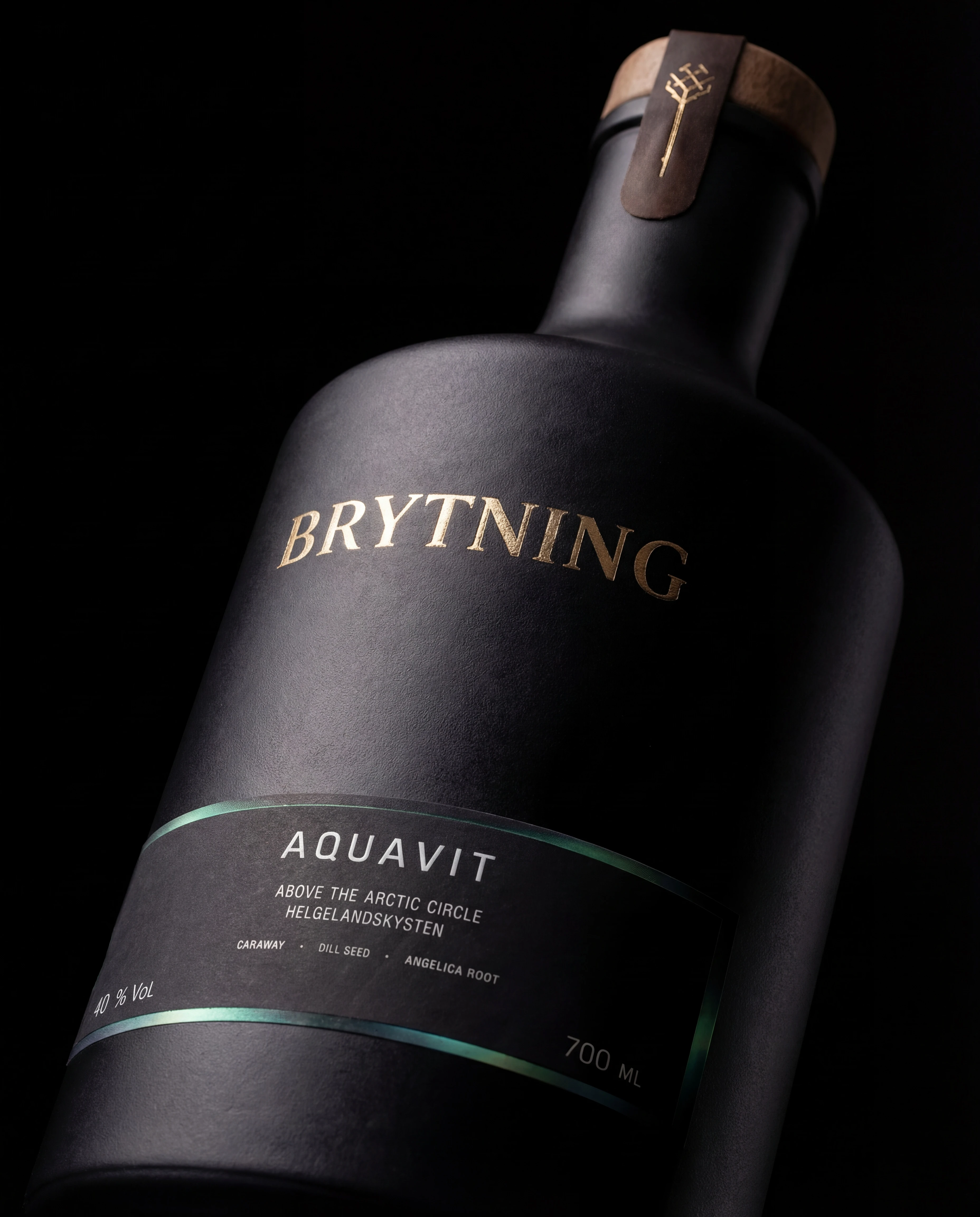 Aquavit bottle packaging