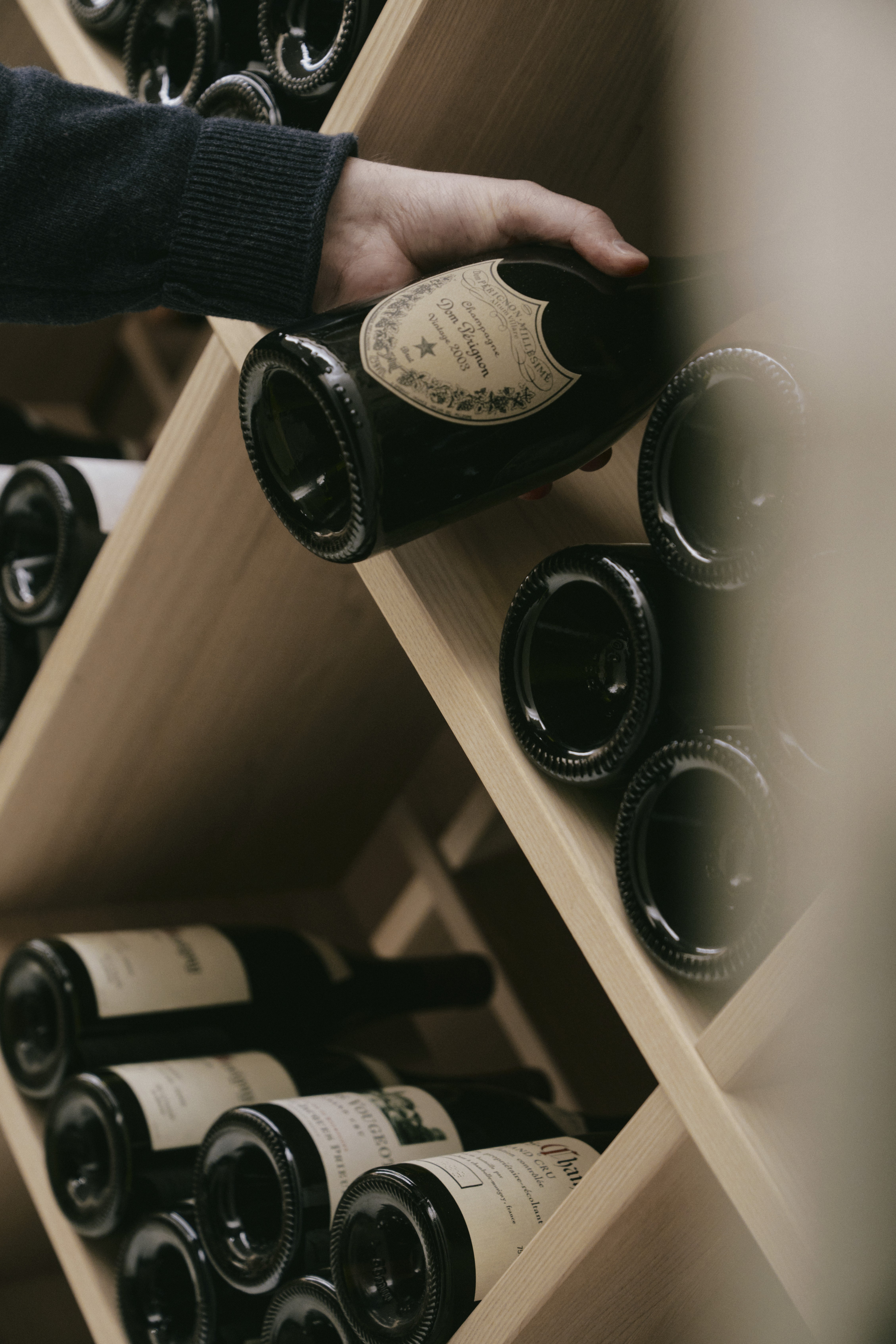 Croquis de conception d’une cave à vin sur mesure haut de gamme
