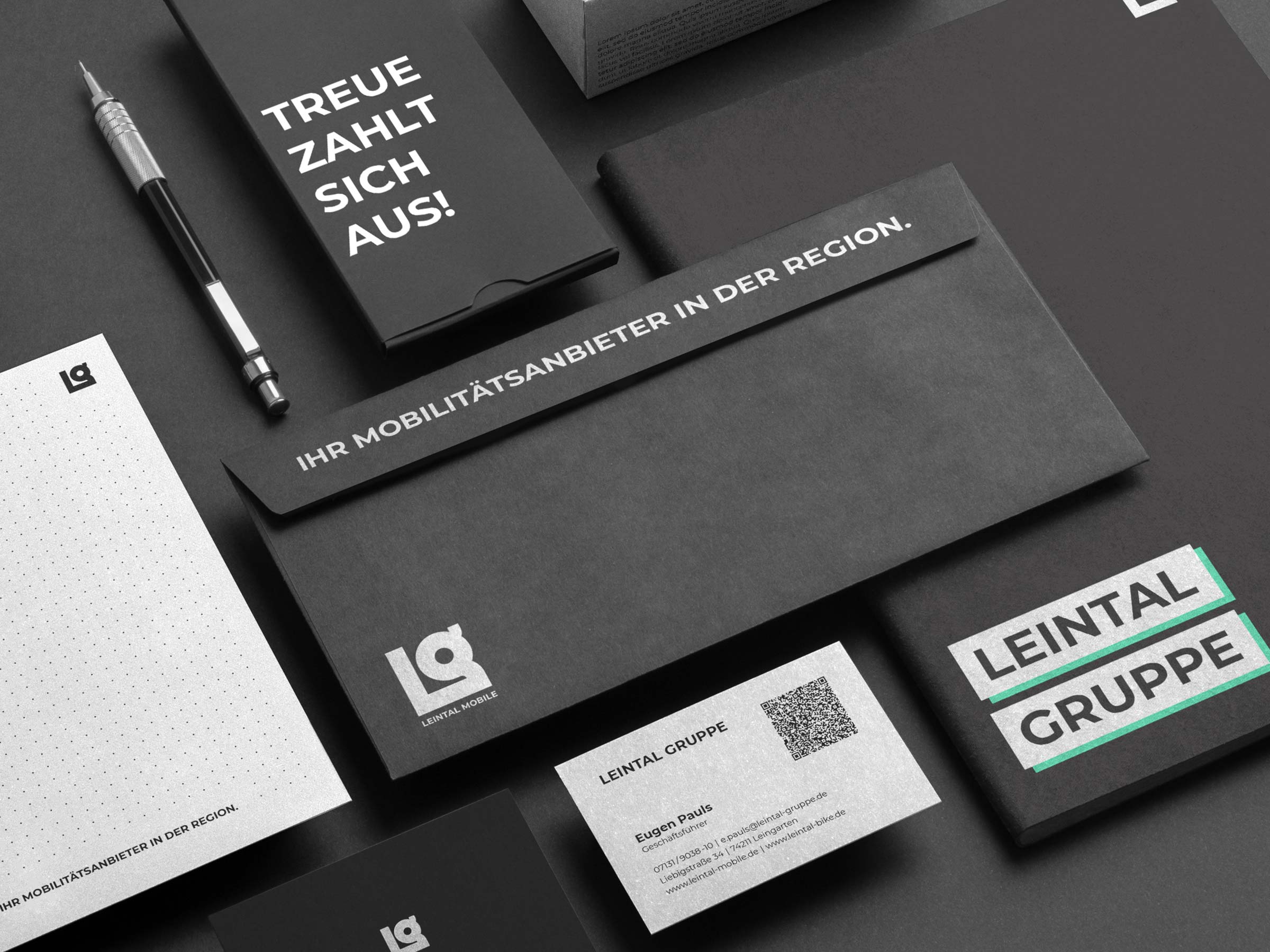Hochwertiges Corporate Design Set für die Leintal Gruppe mit schwarzem Briefumschlag, Visitenkarten und Briefbogen in minimalistischem Schwarz-Weiß-Look.