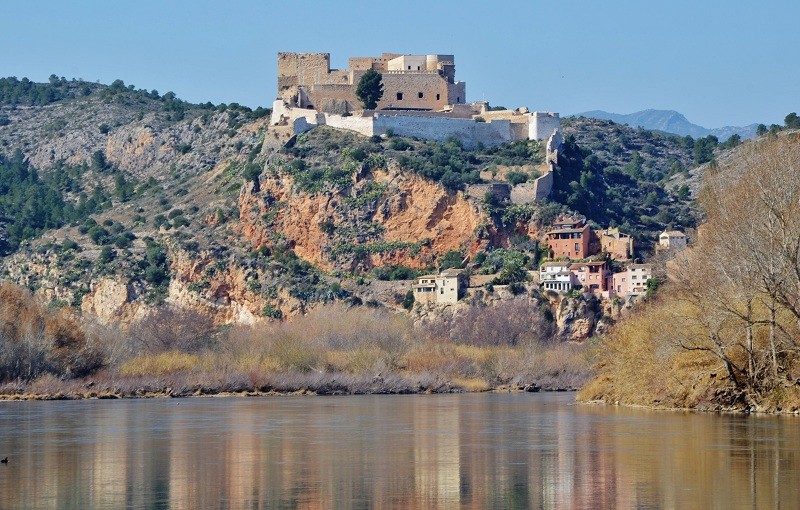 Castell de Miravet - Wikipedia - https://commons.wikimedia.org/wiki/File:Castell_de_Miravet_-_25.jpg